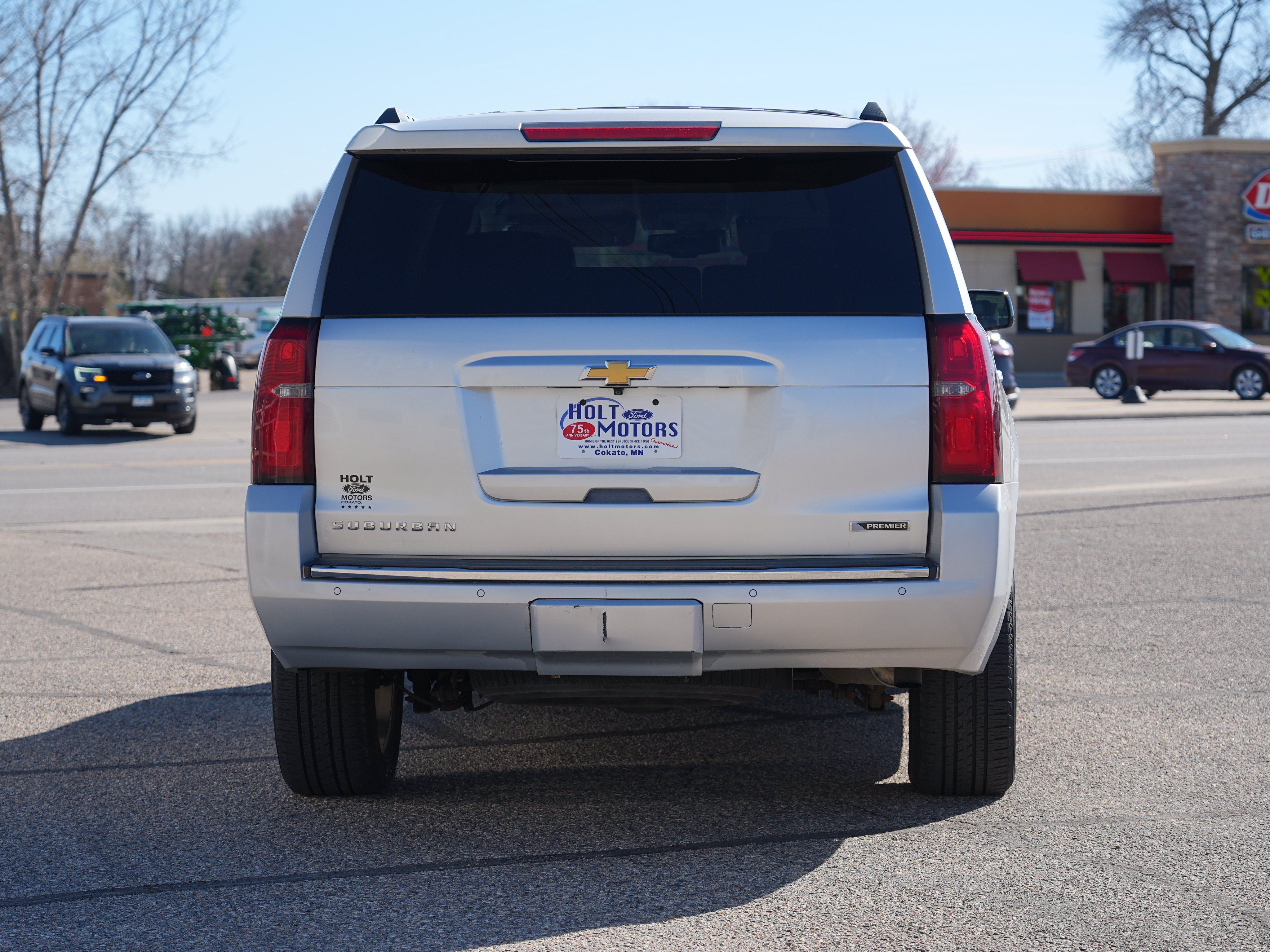 Used 2017 Chevrolet Suburban Premier AWD/4WD image 4