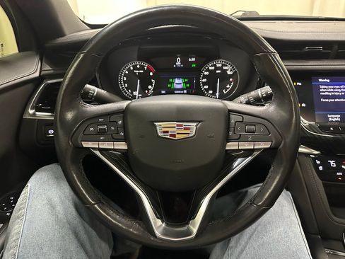 Used 2020 Cadillac XT6 Premium Luxury image 29