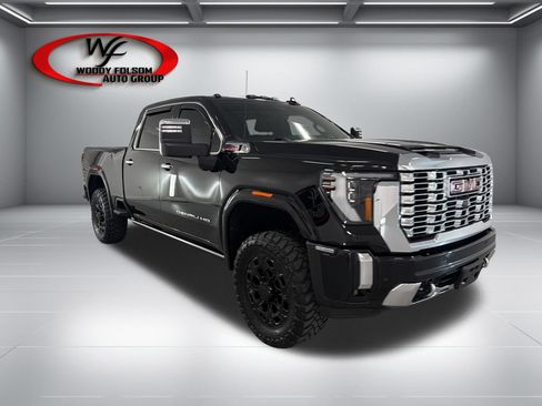 Used 2024 GMC Sierra 2500 Denali w/ Technology Package AWD/4WD image 3