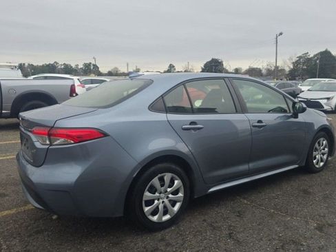 Used 2022 Toyota Corolla LE image 2