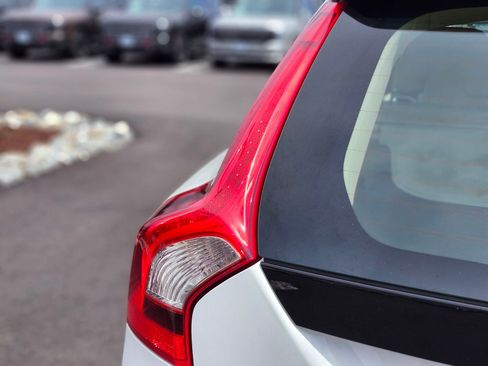 Used 2015 Volvo V60 T5 Premier image 9