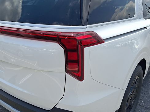 New 2026 Kia Carnival LX FWD image 20