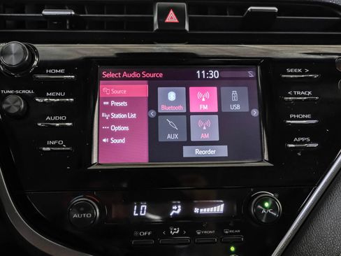Used 2018 Toyota Camry SE FWD image 24