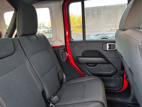 Used 2025 Jeep Wrangler Unlimited Sahara AWD/4WD image 37