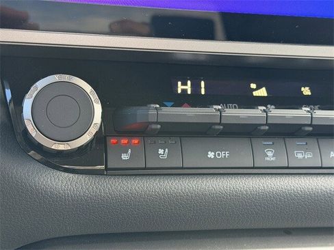 Used 2022 Toyota Tundra Limited image 23