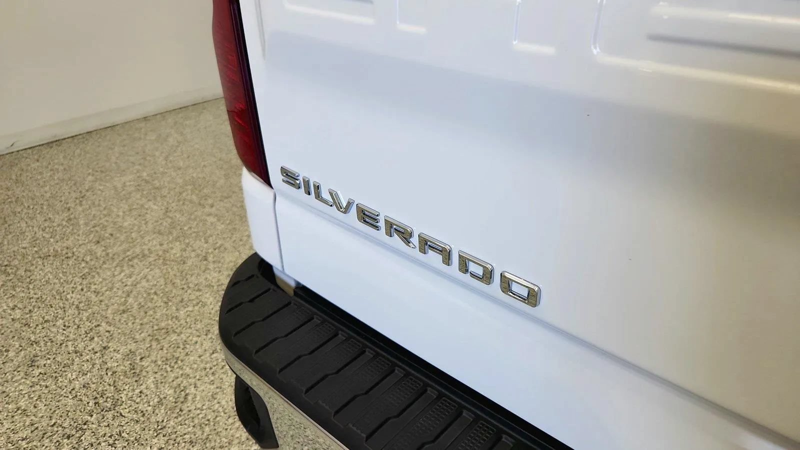 Used 2024 Chevrolet Silverado 1500 LT AWD/4WD image 36