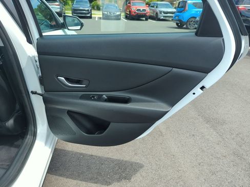 Used 2023 Hyundai Elantra Limited FWD image 32
