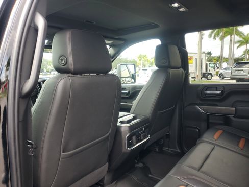 Used 2023 GMC Sierra 2500 AT4 w/ AT4 Preferred Package image 11