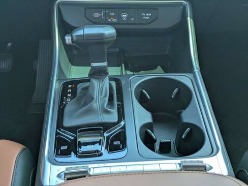 Used 2025 Kia Carnival SX Prestige FWD image 20