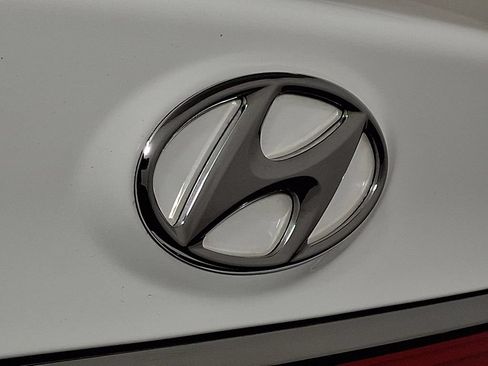 Used 2017 Hyundai Azera FWD image 30