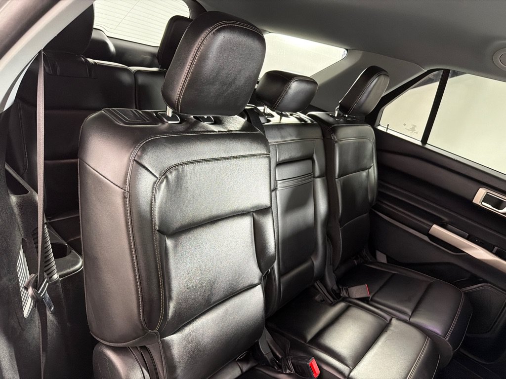 Used 2023 Ford Explorer XLT w/ Equipment Group 202A AWD/4WD image 20