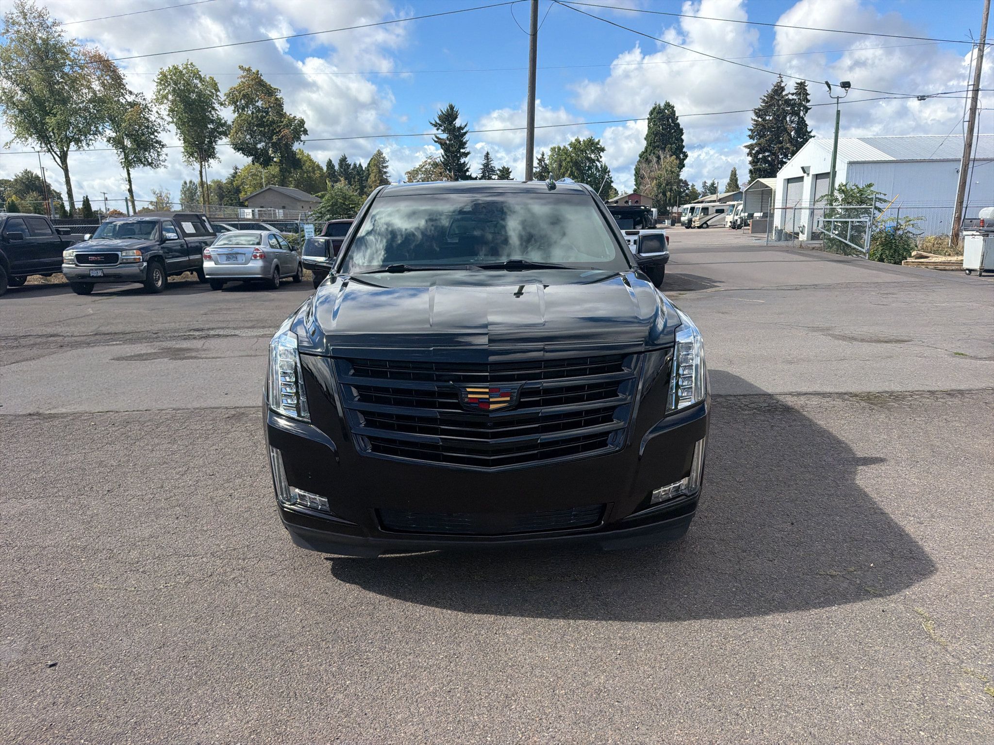 Used 2019 Cadillac Escalade Platinum AWD/4WD image 2