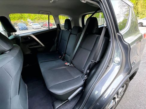 Used 2018 Toyota RAV4 LE image 20