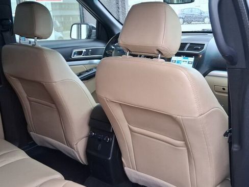 Used 2017 Ford Explorer XLT w/ Equipment Group 202A image 8