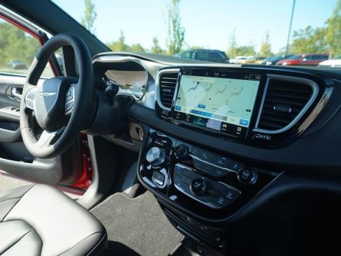 New 2026 Chrysler Voyager LX image 31