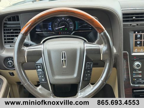 Used 2017 Lincoln Navigator Reserve AWD/4WD image 21