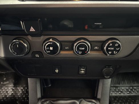 Used 2017 Toyota Tacoma TRD Sport w/ Tow Package image 22