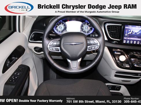 Used 2020 Chrysler Pacifica Touring w/ Advanced Safetytec Group FWD image 17
