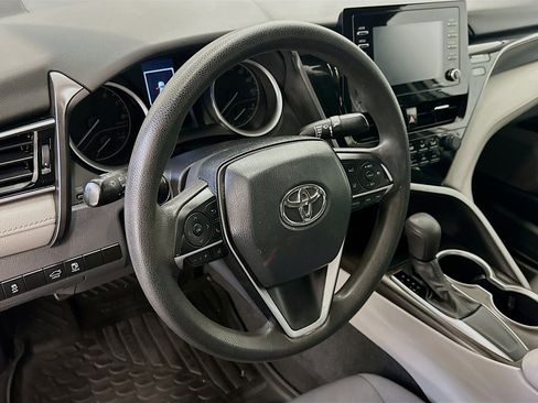 Used 2021 Toyota Camry LE image 18