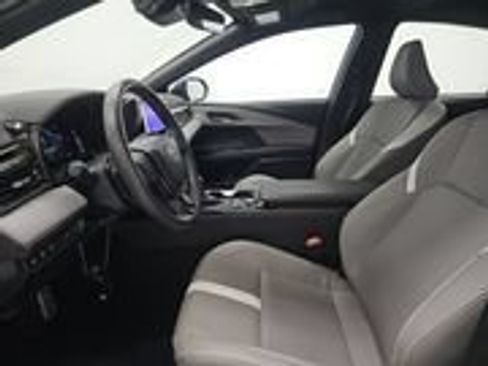 Used 2025 Toyota Camry SE w/ Convenience Package FWD image 8
