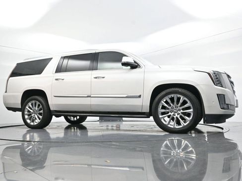 Used 2017 Cadillac Escalade ESV Luxury image 50