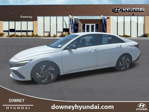 Certified 2025 Hyundai Elantra SEL FWD image 2
