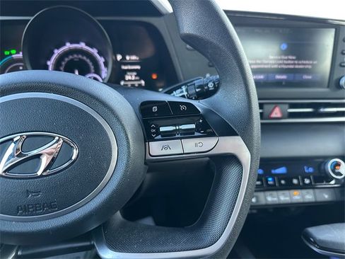 Used 2023 Hyundai Elantra Blue image 22