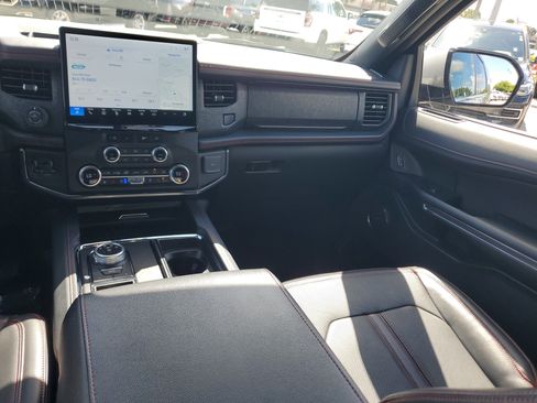 Used 2023 Ford Expedition Limited image 20