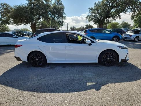 Used 2025 Toyota Camry SE w/ Convenience Package FWD image 4