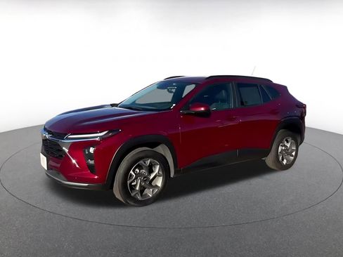 Used 2025 Chevrolet Trax LT w/ LT Convenience Package image 4