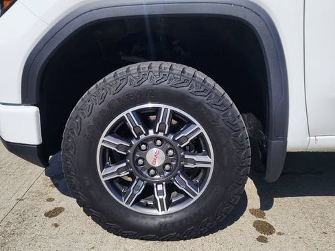 Used 2025 GMC Sierra 1500 AT4 AWD/4WD image 9