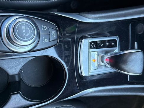 Used 2017 INFINITI QX30 Premium w/ Navigation Package image 24