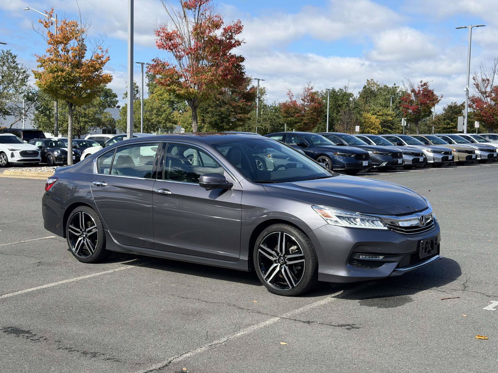 Used 2017 Honda Accord Touring image 1