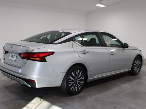 Used 2023 Nissan Altima 2.5 SV image 9
