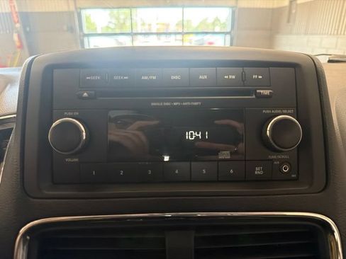 Used 2014 Dodge Grand Caravan American Value Package FWD image 25
