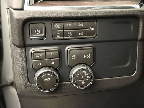 Used 2026 Chevrolet Tahoe Z71 w/ Comfort Package AWD/4WD image 17