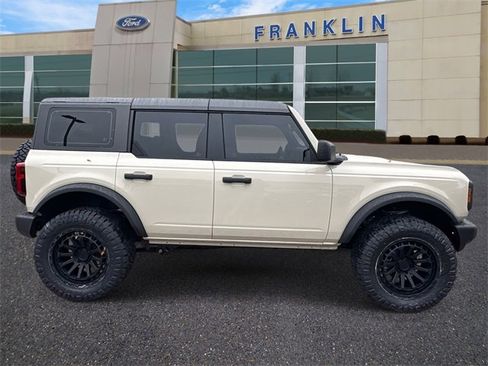 New 2025 Ford Bronco 4-Door image 8