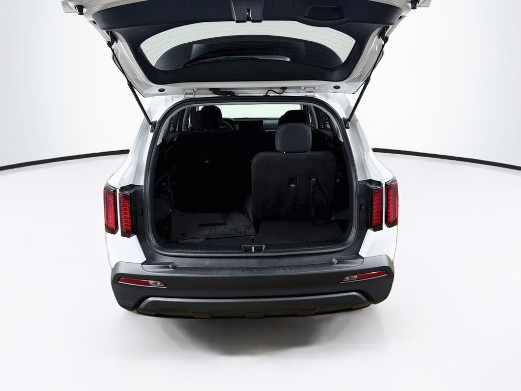 Certified 2023 Kia Sorento LX FWD image 23
