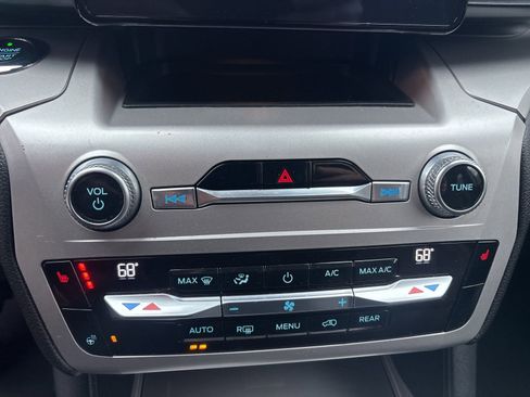 Used 2021 Ford Explorer XLT w/ Equipment Group 202A image 25