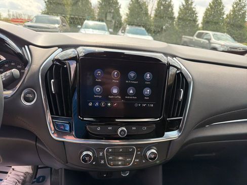 Used 2023 Chevrolet Traverse LT image 11