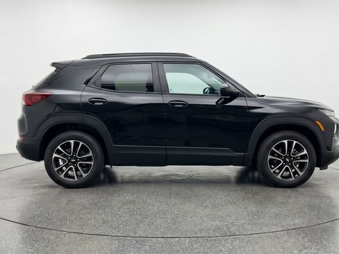 Used 2025 Chevrolet TrailBlazer LT FWD image 11