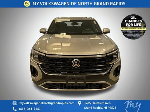 Used 2024 Volkswagen Atlas Cross Sport SE AWD/4WD image 3