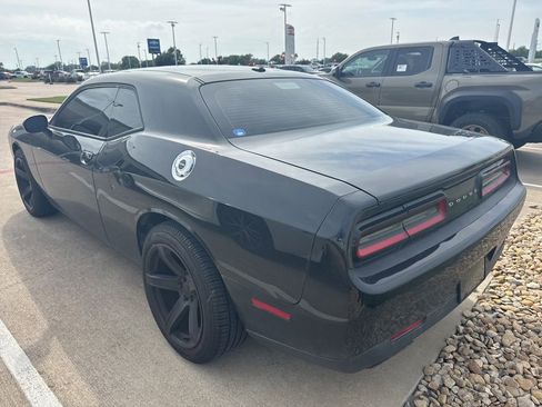Used 2016 Dodge Challenger SXT RWD image 4