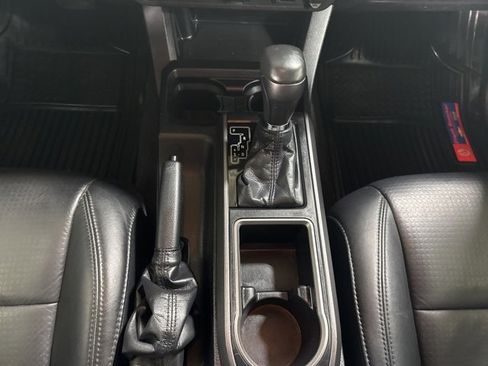 Used 2020 Toyota Tacoma w/ TRD Off-Road Package image 4