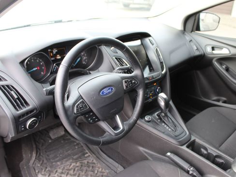 Used 2016 Ford Focus SE w/ SE Sport Package image 10