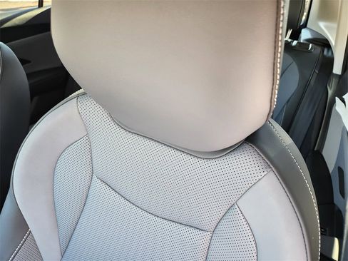 New 2026 Volkswagen Tiguan SE image 5