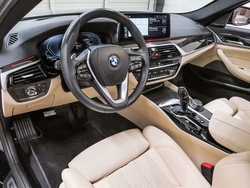 Used 2023 BMW 530e w/ Premium Package RWD image 2