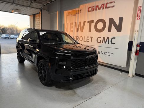 New 2026 Chevrolet Traverse RS w/ LPO, Floor Liner Package image 2