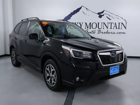 Used 2021 Subaru Forester Premium image 1