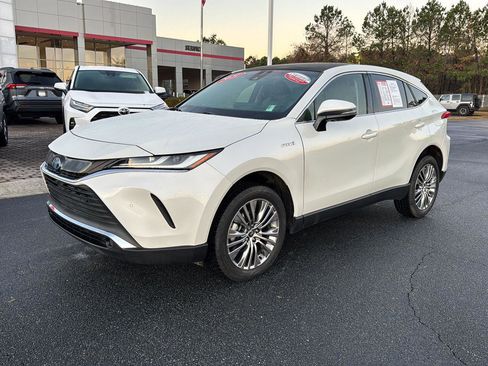 Used 2021 Toyota Venza Limited image 2